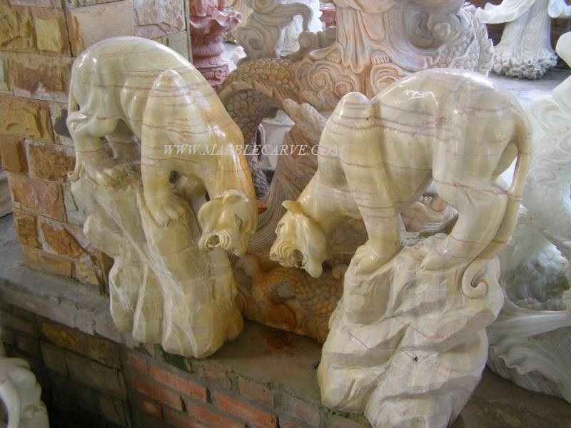 marble cougar lion Statue carving sculpture